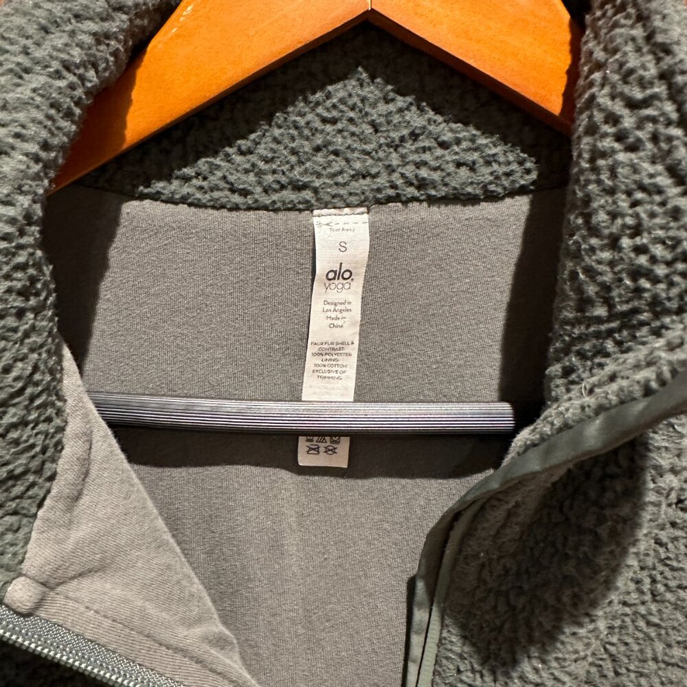 ALO Quarter Zip Fleece - Picture 3 of 4